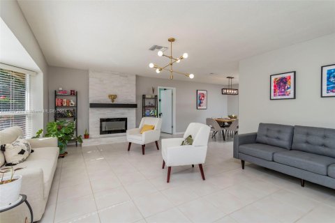 Villa ou maison à vendre à Coral Springs, Floride: 4 chambres, 191.94 m2 № 1076530 - photo 4