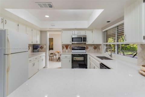 Casa en venta en Coral Springs, Florida, 4 dormitorios, 191.94 m2 № 1076530 - foto 13