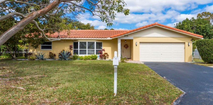 House in Coral Springs, Florida 4 bedrooms, 191.94 sq.m. № 1076530