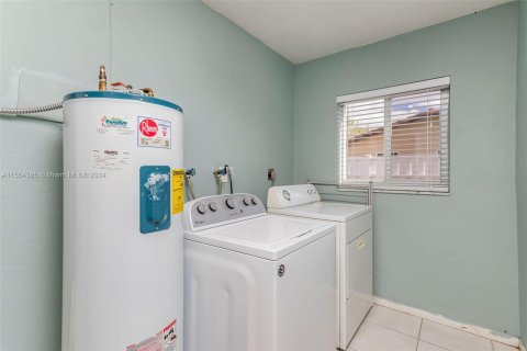 Casa en venta en Coral Springs, Florida, 4 dormitorios, 191.94 m2 № 1076530 - foto 24