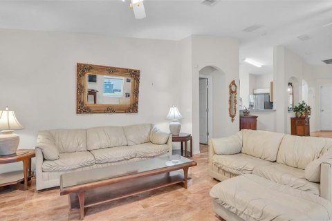 Villa ou maison à vendre à Kissimmee, Floride: 2 chambres, 115.2 m2 № 1247179 - photo 15