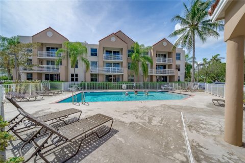 Condo in Hollywood, Florida, 2 bedrooms  № 1225023 - photo 1