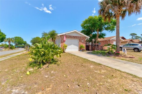 Duplex in Edgewater, Florida 2 bedrooms, 83.89 sq.m. № 1163344 - photo 18