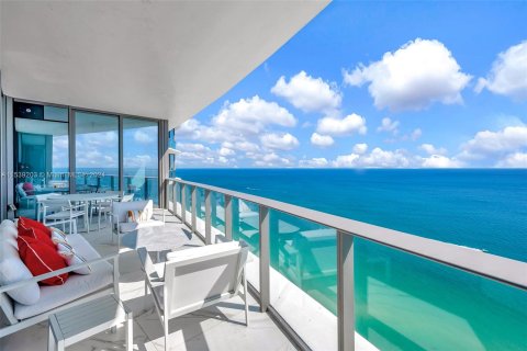 Condominio en venta en Sunny Isles Beach, Florida, 2 dormitorios, 145.95 m2 № 1029835 - foto 14