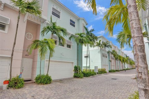Townhouse in Pompano Beach, Florida 4 bedrooms, 173.17 sq.m. № 1029833 - photo 1