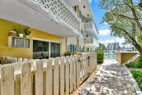 Condo in Fort Lauderdale, Florida, 1 bedroom  № 1228373 - photo 20