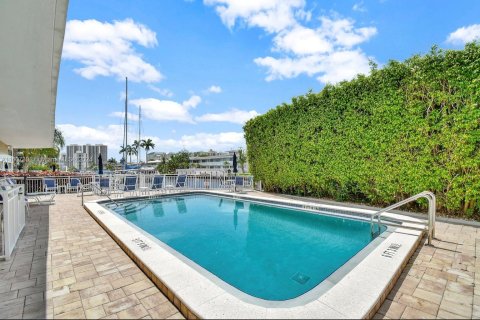 Copropriété à vendre à Fort Lauderdale, Floride: 1 chambre, 56.48 m2 № 1228373 - photo 2