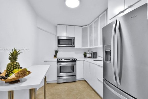 Condo in Fort Lauderdale, Florida, 1 bedroom  № 1228373 - photo 10