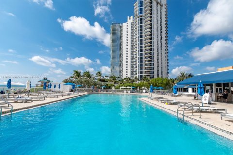 Hotel in Sunny Isles Beach, Florida 33.44 sq.m. № 1228372 - photo 18