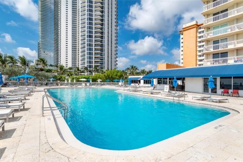 Hotel en venta en Sunny Isles Beach, Florida, 33.44 m2 № 1228372 - foto 19