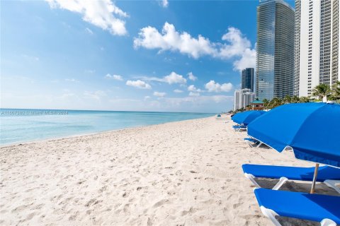 Hotel en venta en Sunny Isles Beach, Florida, 33.44 m2 № 1228372 - foto 21