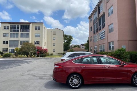 Condo in Lauderdale Lakes, Florida, 2 bedrooms  № 1072528 - photo 17