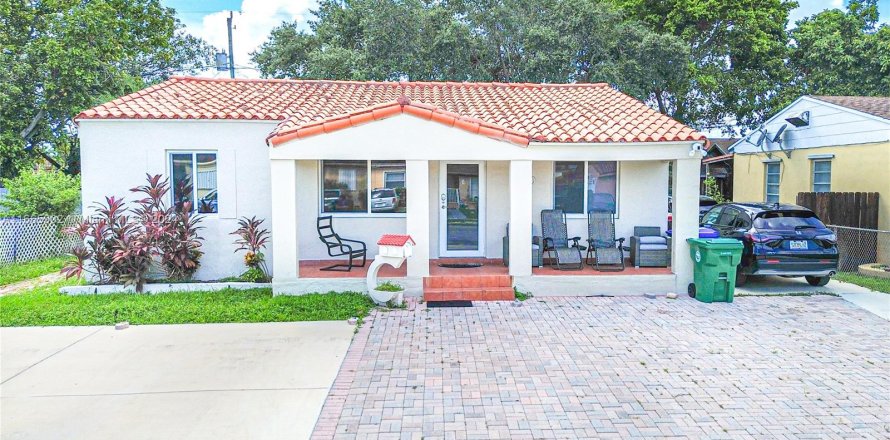 Villa ou maison à Miami, Floride 4 chambres, 150.13 m2 № 1381801