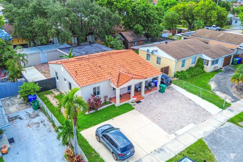 Villa ou maison à vendre à Miami, Floride: 4 chambres, 150.13 m2 № 1381801 - photo 3