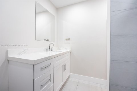 Casa en venta en Miami, Florida, 4 dormitorios, 150.13 m2 № 1381801 - foto 18