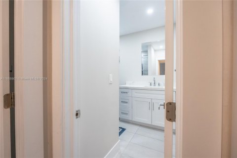 Casa en venta en Miami, Florida, 4 dormitorios, 150.13 m2 № 1381801 - foto 16