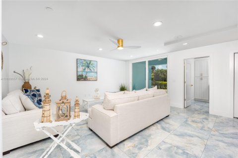 Casa en venta en Hutchinson Island South, Florida, 3 dormitorios № 1241182 - foto 4