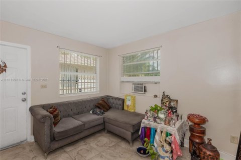 Immobilier commercial à vendre à Miami, Floride: 107.86 m2 № 1241239 - photo 10