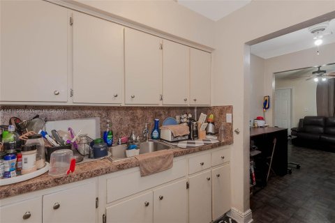 Immobilier commercial à vendre à Miami, Floride: 107.86 m2 № 1241239 - photo 6