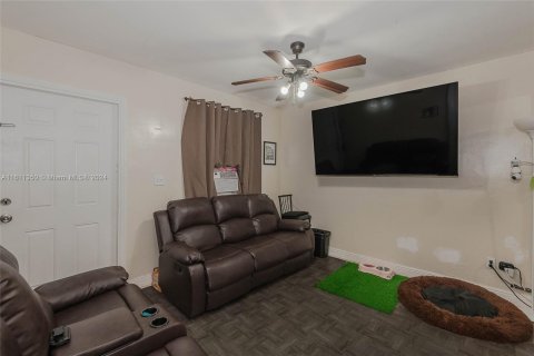 Immobilier commercial à vendre à Miami, Floride: 107.86 m2 № 1241239 - photo 3