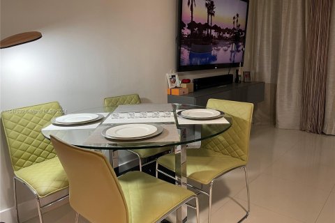 Condo in Miami Beach, Florida, 1 bedroom  № 1057665 - photo 8