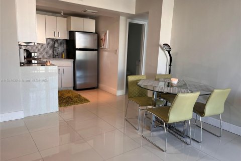 Condo in Miami Beach, Florida, 1 bedroom  № 1057665 - photo 6