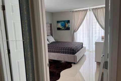 Condo in Miami Beach, Florida, 1 bedroom  № 1057665 - photo 2