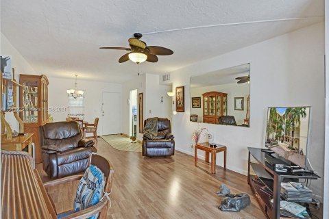 Condo in Lauderdale Lakes, Florida, 1 bedroom  № 1057664 - photo 14