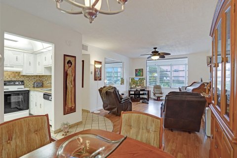 Condo in Lauderdale Lakes, Florida, 1 bedroom  № 1057664 - photo 5