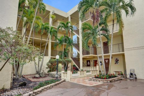 Condo in Lauderdale Lakes, Florida, 1 bedroom  № 1057664 - photo 23