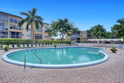 Condo in Lauderdale Lakes, Florida, 1 bedroom  № 1057664 - photo 24