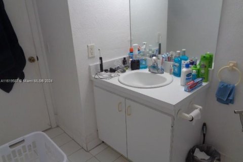 Condo in Miami, Florida, 1 bedroom  № 1241443 - photo 16