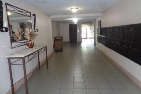 Condo in Miami, Florida, 1 bedroom  № 1241443 - photo 3