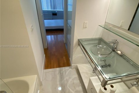 Condo in North Miami, Florida, 1 bedroom  № 1241361 - photo 7