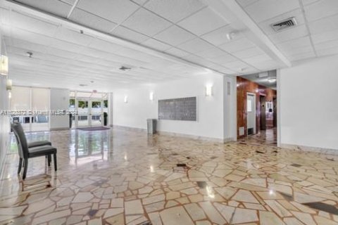 Condo in North Miami, Florida, 1 bedroom  № 1241361 - photo 15