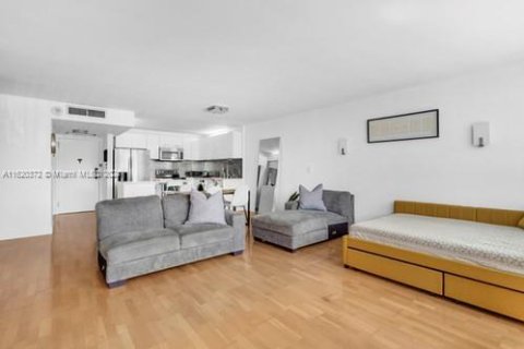 Condo in North Miami, Florida, 1 bedroom  № 1241361 - photo 10