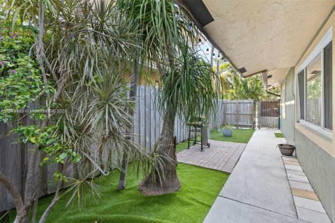 Immobilier commercial à vendre à Wilton Manors, Floride: 210.7 m2 № 1241444 - photo 13