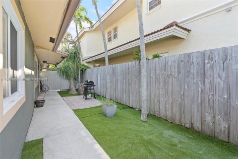 Propiedad comercial en venta en Wilton Manors, Florida, 210.7 m2 № 1241444 - foto 14