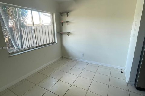 Townhouse in Lauderhill, Florida 2 bedrooms, 87.7 sq.m. № 1375838 - photo 7