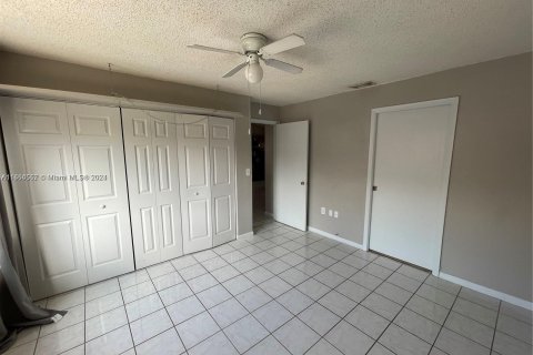 Apartamento en alquiler en Doral, Florida, 2 dormitorios, 79.62 m2 № 1375749 - foto 11