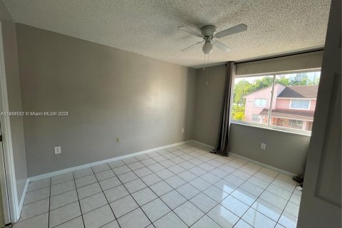 Apartamento en alquiler en Doral, Florida, 2 dormitorios, 79.62 m2 № 1375749 - foto 12