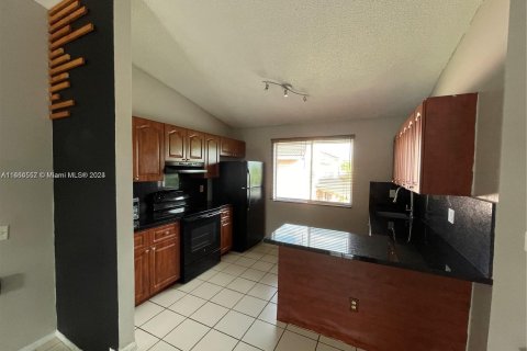 Apartamento en alquiler en Doral, Florida, 2 dormitorios, 79.62 m2 № 1375749 - foto 8