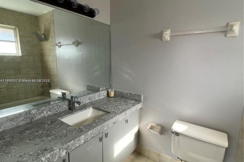 Apartamento en alquiler en Doral, Florida, 2 dormitorios, 79.62 m2 № 1375749 - foto 14