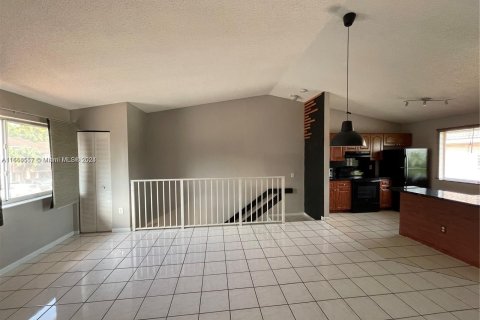 Apartamento en alquiler en Doral, Florida, 2 dormitorios, 79.62 m2 № 1375749 - foto 4