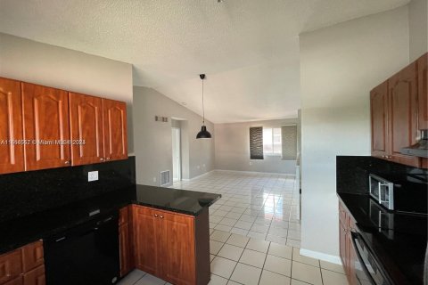 Apartamento en alquiler en Doral, Florida, 2 dormitorios, 79.62 m2 № 1375749 - foto 9