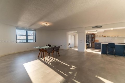 Condominio en venta en Miami, Florida, 2 dormitorios, 215.53 m2 № 1375802 - foto 12