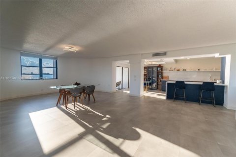 Condominio en venta en Miami, Florida, 2 dormitorios, 215.53 m2 № 1375802 - foto 13