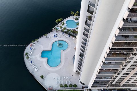 Condo in Miami, Florida, 2 bedrooms  № 1375802 - photo 7