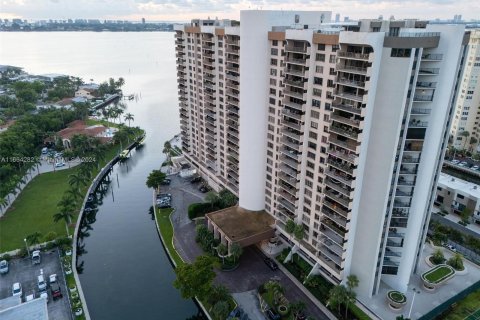 Condominio en venta en Miami, Florida, 2 dormitorios, 215.53 m2 № 1375802 - foto 24