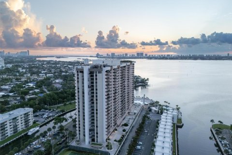 Condo in Miami, Florida, 2 bedrooms  № 1375802 - photo 29